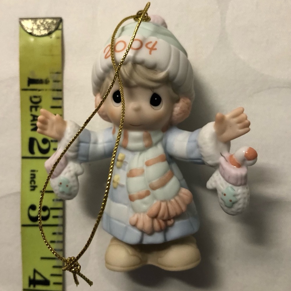 Precious Moments S'Mitten with The Christmas Spirit 2004 Porcelain Figurine